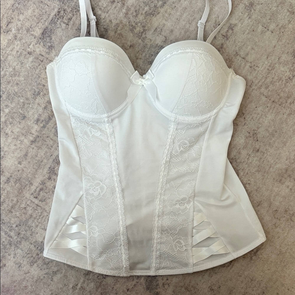 Elegant White Lace Bustier